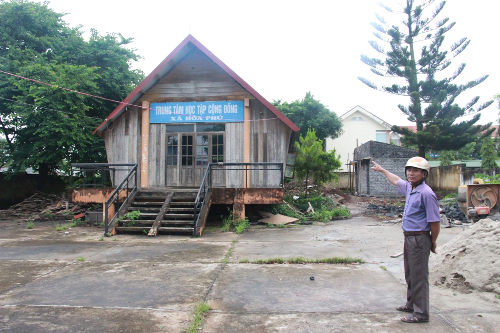 Nhà văn hóa cộng đồng tại xã Hòa Phú đã bỏ không nhiều năm nay.