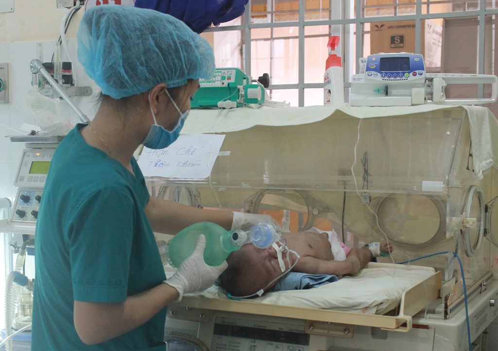 Một trường hợp uốn ván sơ sinh điều trị tích cực tại khoa Hồi sức cấp cứu nhi và nhi sơ sinh, Bệnh viện Đa khoa vùng Tây Nguyên. 