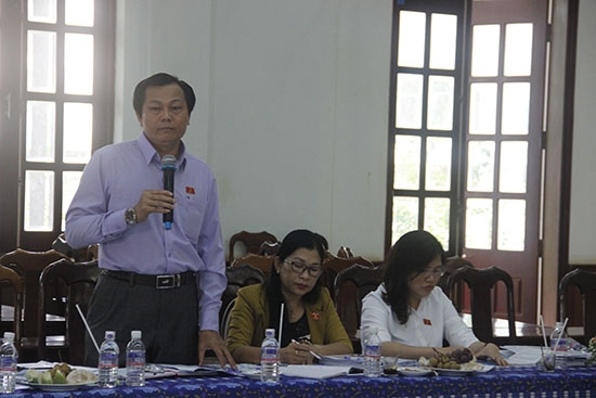 Đồng chí Lưu Văn Đức, ủy viên thường trực Hội đồng dân tộc của Quốc hội phát biêủ tại buôỉ làm việc