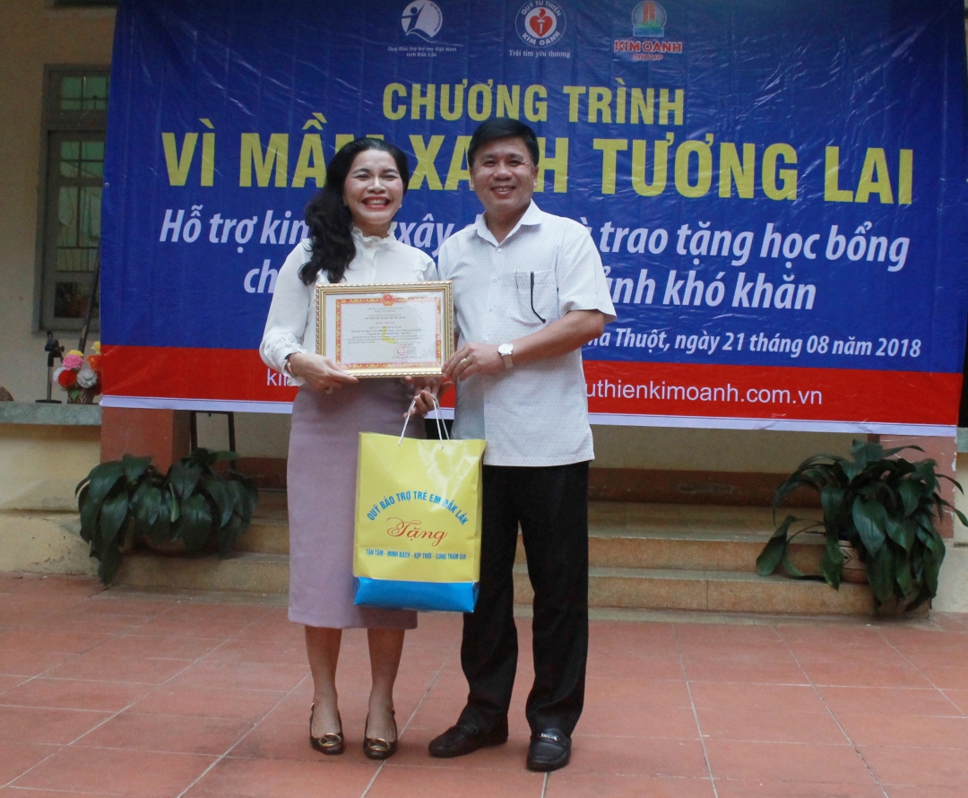 Giám đốc Quỹ Bảo trợ trẻ em tỉnh Lâm Đình Nhiên