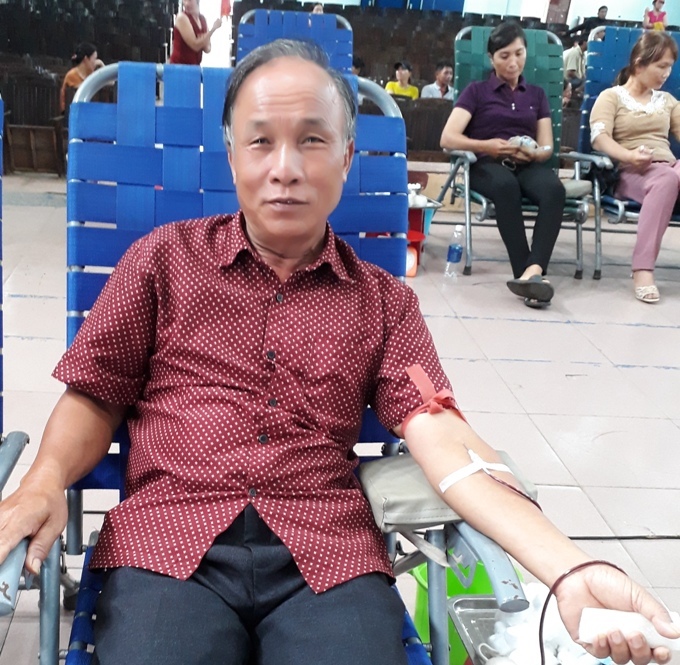 Ông Võ Ngọc Báu trong một lần tham gia hiến máu  tình nguyện.