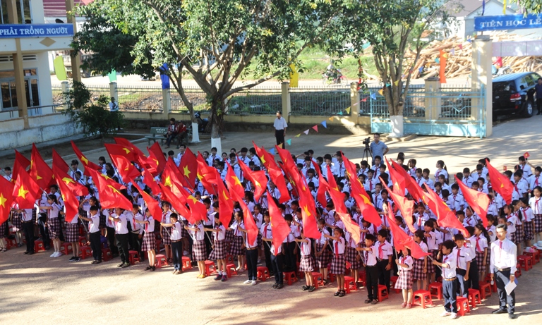 Các em học sinh của Trường THCS Phan Đình Phùng trong ngày khai giảng. 