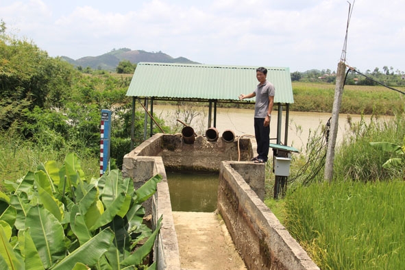 Một trong hai trạm bơm  cung cấp nước cho cánh đồng do HTX  Dịch vụ nông nghiệp Nhật Minh  xây dựng, quản lý.  