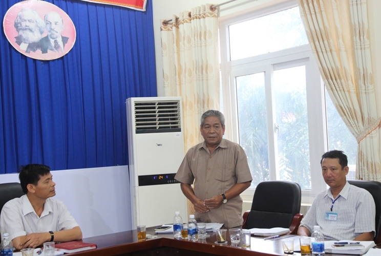 Chủ tịch UBND huyện Lắk Y Bang Hđơk nêu kiến nghị tại buổi làm việc.