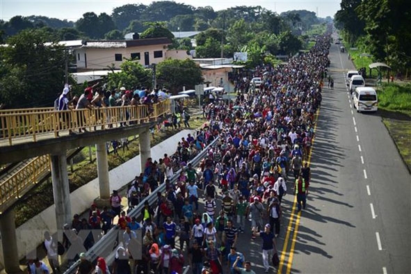Người di cư Honduras trên tuyến đường nối Ciudad Hidalgo với Tapachula, bang Chiapas, Mexico trên hành trình tới Mỹ ngày 21-10-2018. 