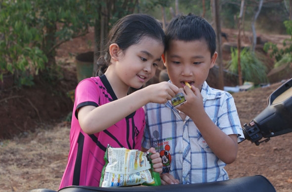 Bim bim là món ăn ưa thích của nhiều trẻ em.  
