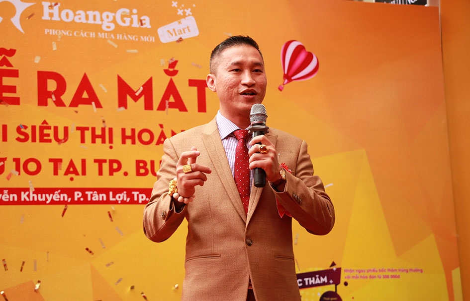 Ông Đỗ Thanh Tâm, Chủ tịch Hội đồng  quản trị Tập đoàn Hoàng Gia kiêm Phó Chủ tịch Hội đồng  quản trị Công ty  Cổ phần Truyền hình thực tế HDTV Việt Nam phát biểu tại lễ  khai trương.