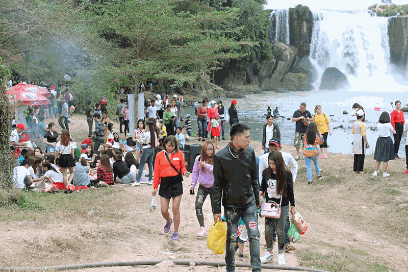 Du khách đến Khu du lịch thác Dray Nur tăng mạnh trong năm 2017-2018 nhờ công tác xúc tiến, quảng bá  của các doanh nghiệp được chú trọng. 