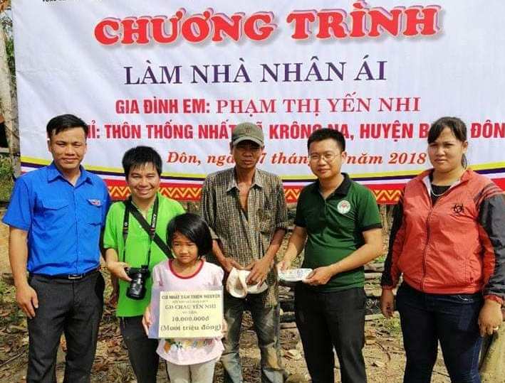 Làm nhà nhân ái cho em Nguyễn Thị Yến Nhi ở thôn Thống Nhất, xã Krông Na (huyện Buôn Đôn).
