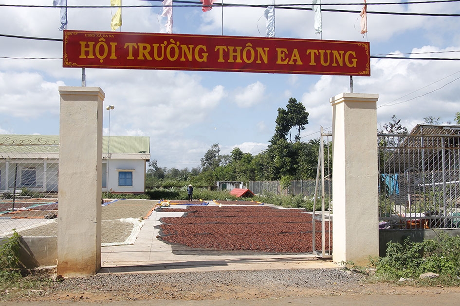 Hội trường thôn Ea Tung (xã Ea Na) do người dân đóng góp.