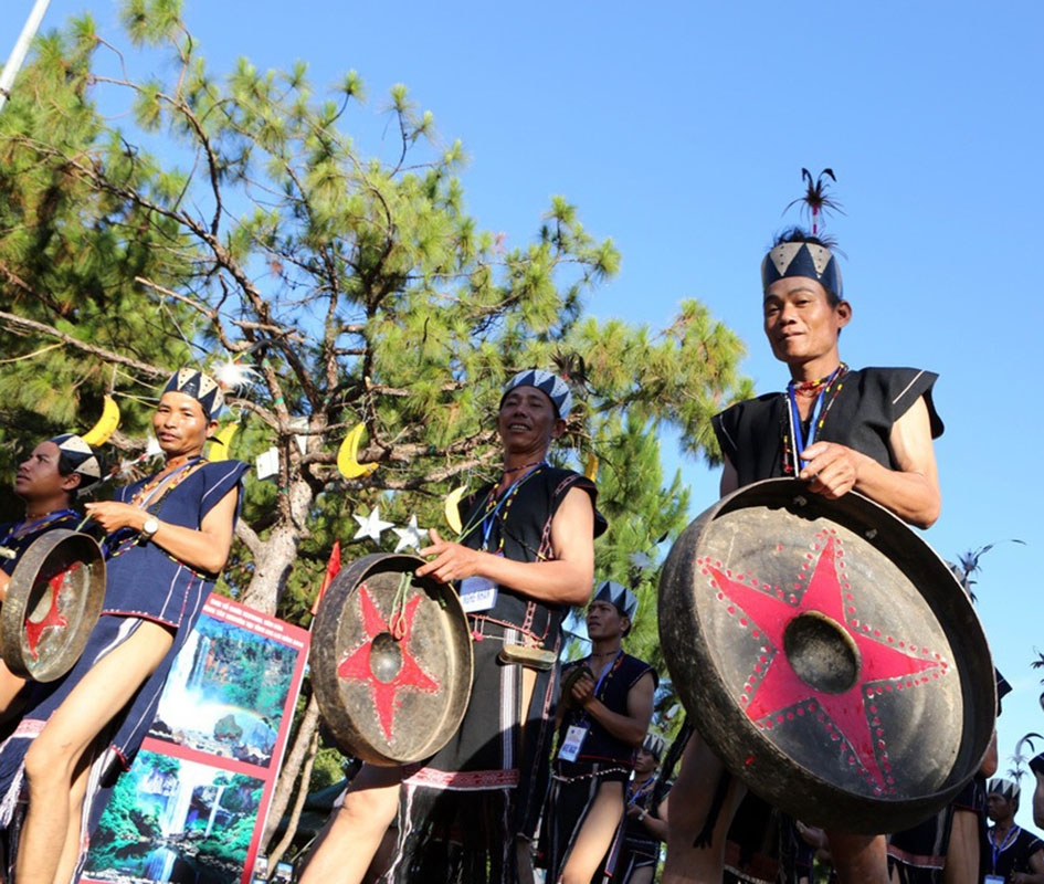 Sắc màu lễ hội của đồng bào Tây Nguyên tại Festival Văn hóa Cồng chiêng Gia Lai - 2018.  Ảnh: Công Đông          