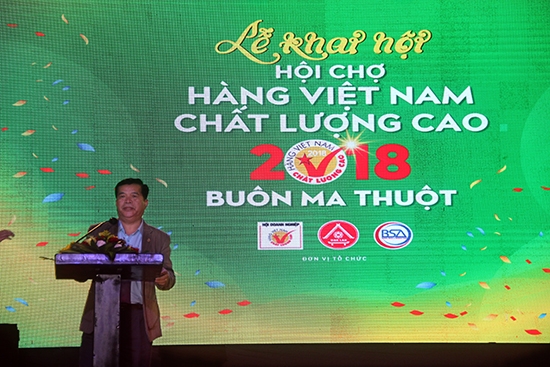 Ông Nguyễn Văn Nghiêm, Phó Giám đốc Sở Công thương phát biểu khai mạc hội chợ