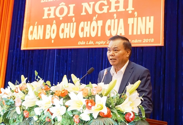 Bí thư Tỉnh ủy Êban Y Phu phát biểu tại hội nghị.