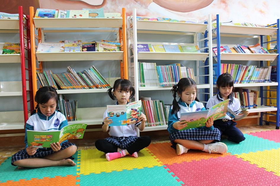 Thư viện Trường Tiểu học Chu Văn An, huyện Krông Pắc thu hút học sinh đến đọc sách trong giờ ra chơi.