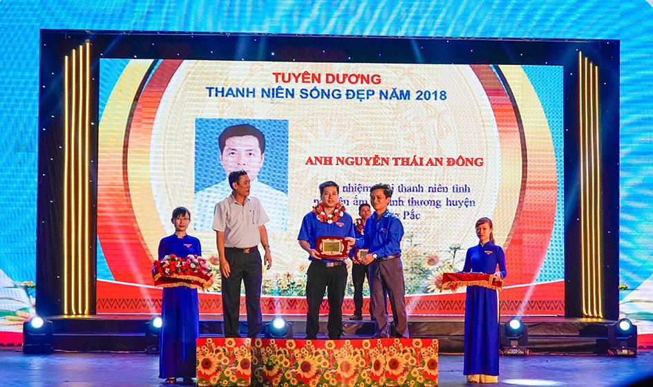 Anh Nguyễn Thái An Đông  được tuyên dương là thanh niên sống đẹp 2018. (Ảnh nhân vật cung cấp)