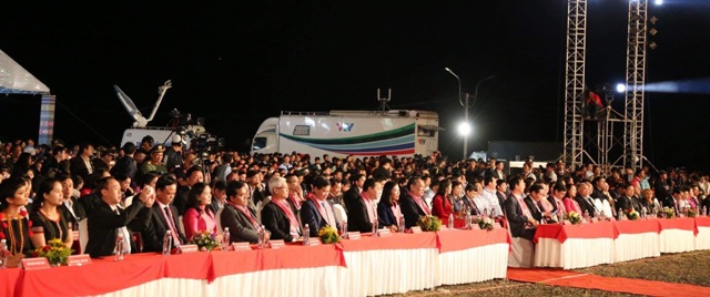 Các đại biểu tham dự Lễ khai mạc Lễ hội văn hóa thổ cẩm