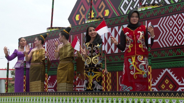 Đoàn nghệ nhân Indonesia