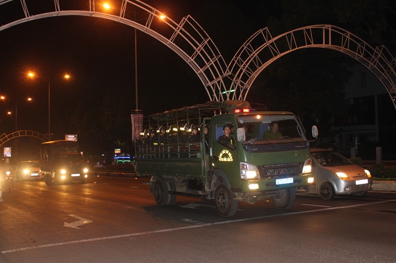 Ca tuần tra đầu tiên của đoàn cơ sở Phòng Cảnh sát cơ động (Công an tỉnh) trên tuyến đường Nguyễn Tất Thành (TP.Buôn Ma Thuột).
