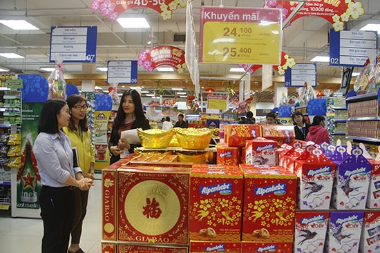 Đoàn khảo sát tình hình cung ứng hàng hóa tại siêu thị Co.opMart Buôn Ma Thuột...
