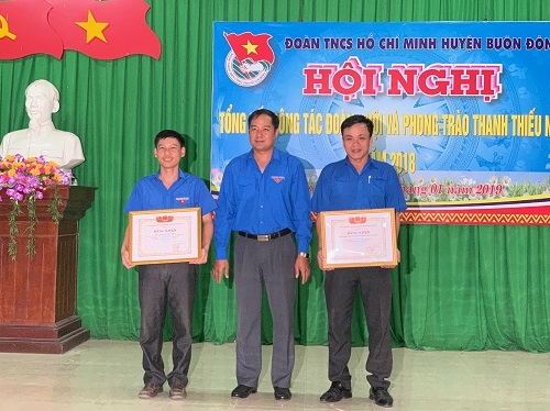 Tập thể, cá nhân nhận Bằng khen của Trung ương Hội Liên hiệp Thanh niên Việt Nam
