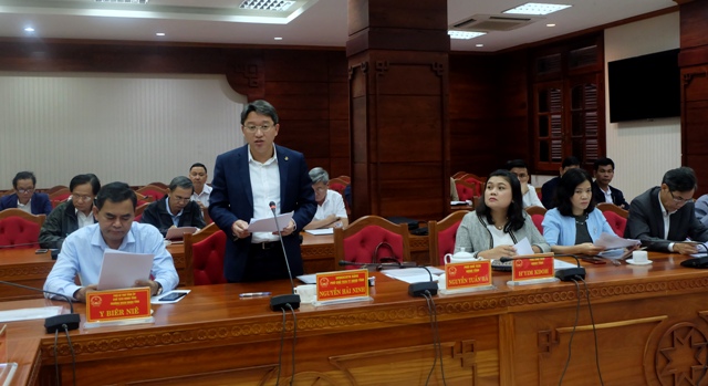 Đồng chí Nguyễn Hải Ninh, Phó Chủ tịch UBND tỉnh, Trưởng Ban tổ chức Lễ hội báo cáo tiến độ công tác chuẩn bị lễ hội 
