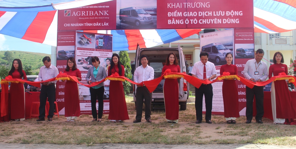 Agribank Đắk Lắk khai trương điểm giao dịch lưu động bằng ô tô chuyên dùng tại xã Krông Nô (huyện Lắk)