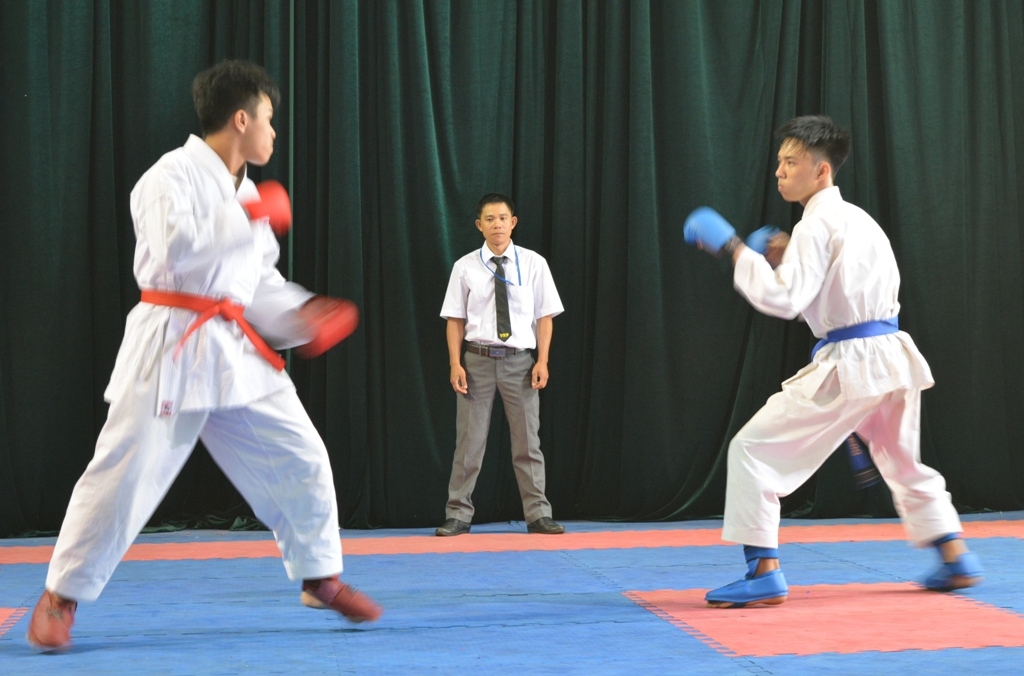 Các võ sĩ karatedo thi đấu tại Đại hội Thể dục thể thao tỉnh Đắk Lắk