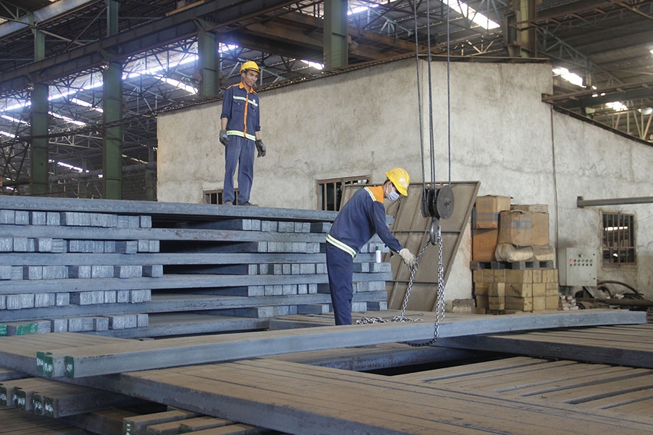  Phân xưởng  sản xuất thép tại Công ty  Cổ phần Thép Đông Nam Á.  