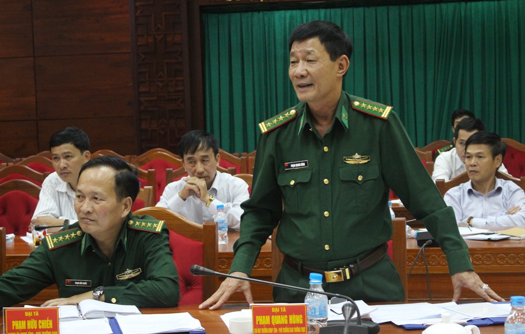 Đại tá Phạm Quang Hùng, Chỉ huy trưởng Bộ đội Biên phòng tỉnh phát biểu tại hội nghị