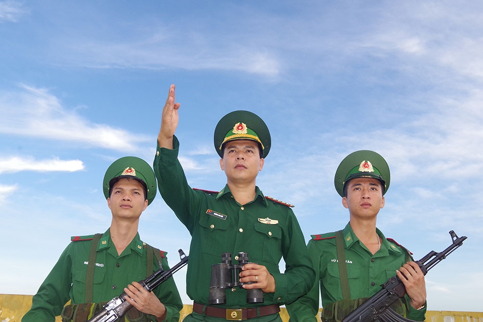 Cán bộ, chiến sĩ Bộ đội Biên phòng tỉnh luôn chắc tay súng bảo vệ biên giới Tổ quốc.   