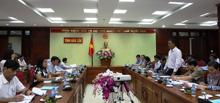 Các đại biểu tham dự buổi giám sát tại UBND tỉnh.