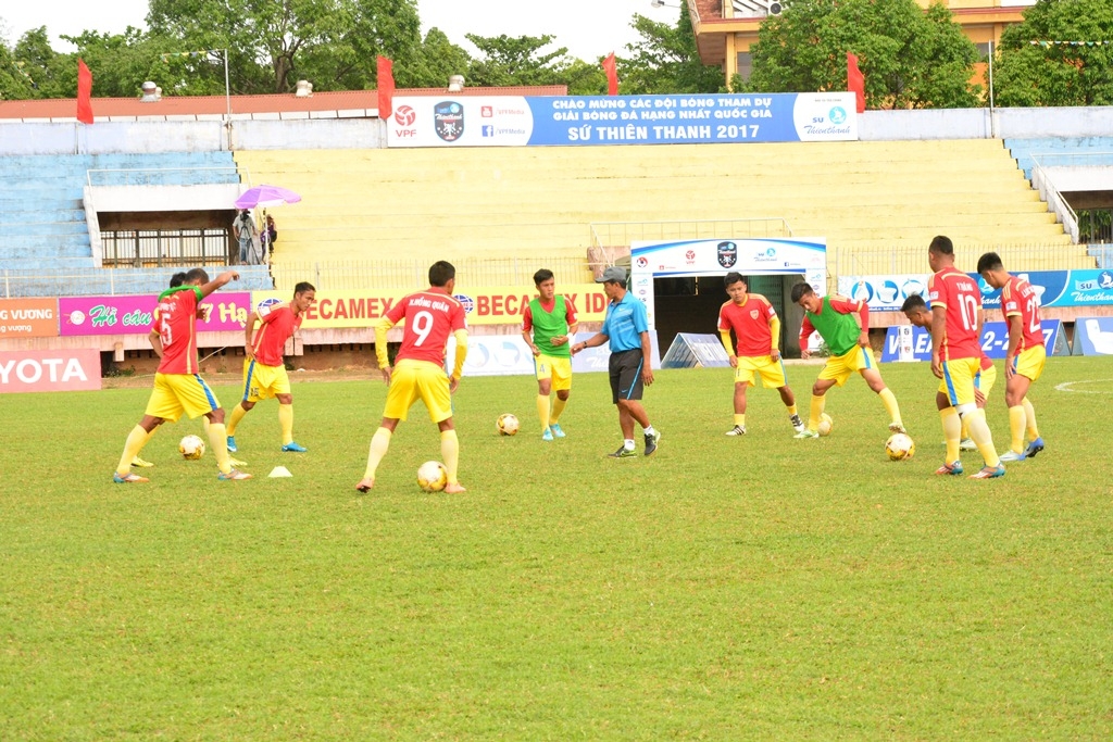 Các cầu thủ Đắk Lắk tập luyện chuẩn bị cho mùa giải mới.
