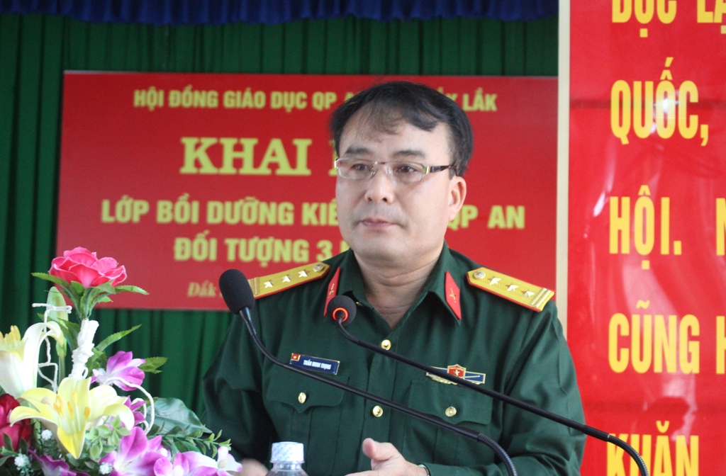 Thượng tá Trần Minh Trọng, Chính ủy Bộ CHQS tỉnh phát biểu tại buổi khai mạc