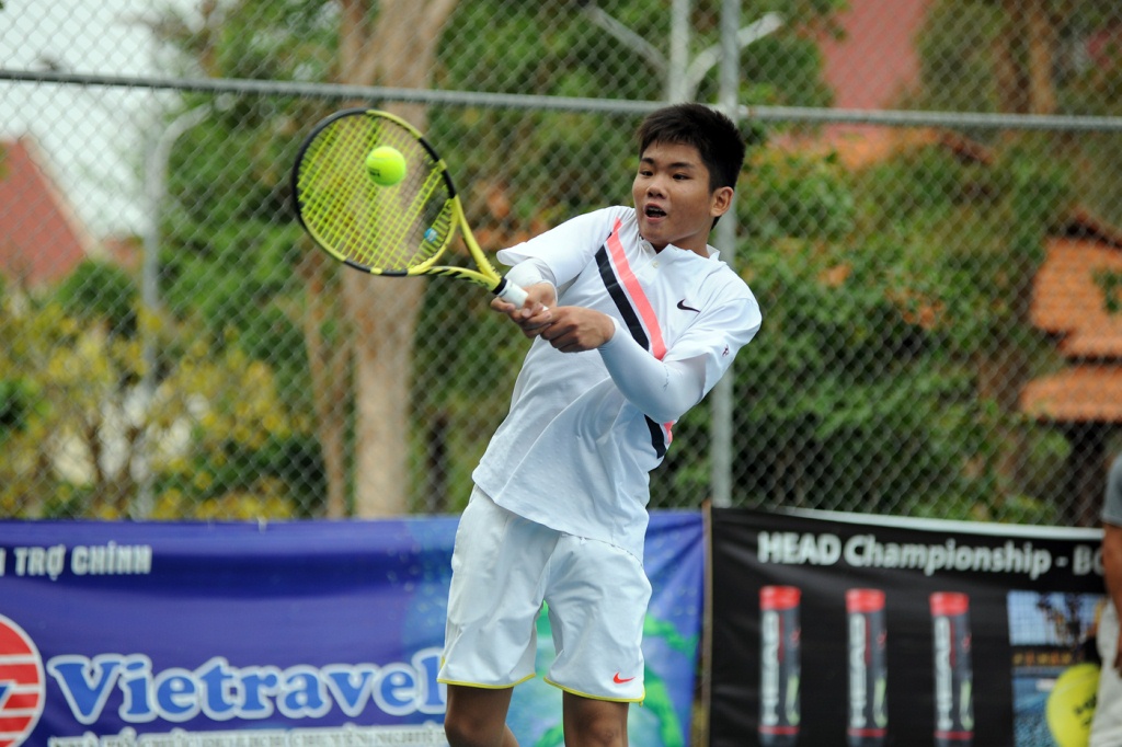 Nguyễn Quang Vinh chơi xuất sắc trong trận chung kết đơn nam U.14.