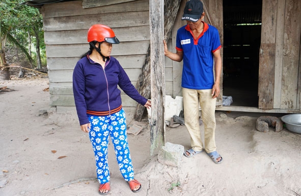 Dù được tiếp cận nguồn vốn từ NHCSXH nhưng gia đình chị Nguyễn Thị Mười ở thôn Thanh Phú, xã Hòa Sơn (huyện Krông Bông) vẫn thuộc diện hộ nghèo. 
