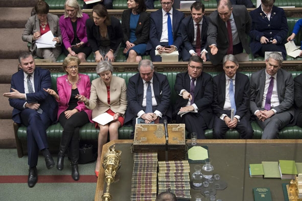 Thủ tướng Anh Theresa May (hàng đầu, thứ ba từ trái sang) tại phiên họp của Hạ viện về thỏa thuận Brexit ở London, ngày 29-3-2019. (Nguồn: THX/TTXVN)