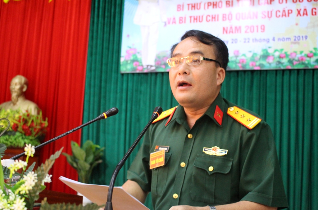 Thượng tá Trần Minh Trọng, Chính ủy Bộ Chỉ huy Quân sự tỉnh phát biểu khai mạc hội thi