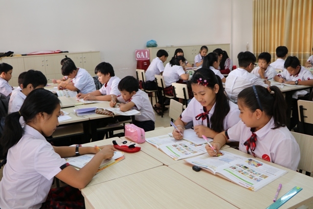 Giờ học ngoại ngữ của học sinh Trường Tiểu học, THCS & THPT Hoàng Việt. (Ảnh minh họa)