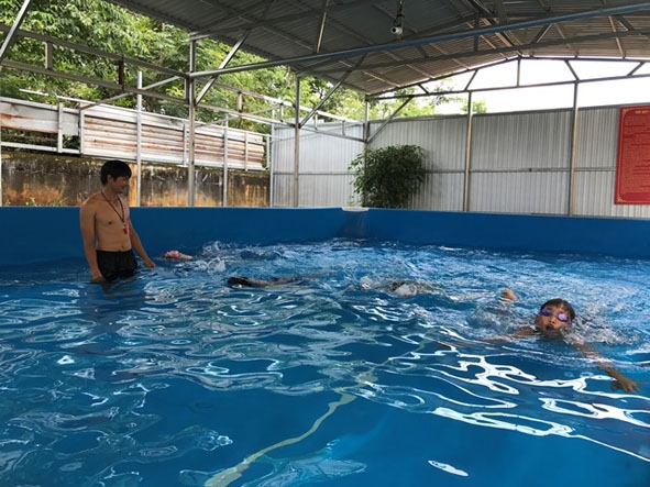 Trường Tiểu học Nguyễn Văn Trỗi (xã Quảng Hiệp, huyện Cư M'gar) là một trong những đơn vị thực hiện tốt  công tác xã hội hóa xây dựng bể bơi. 