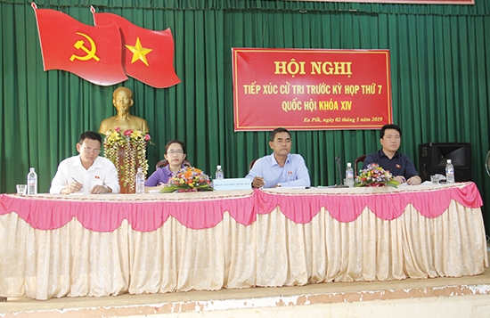 Đoàn Đại biểu quốc hộc tỉnh tiếp xúc cử tri tại huyện Cư M'gar