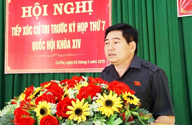 Phó Trưởng đoàn chuyên trách Đoàn ĐBQH tỉnh Y Khút Niê làm Trưởng đoàn đã có buổi tiếp xúc với cử tri