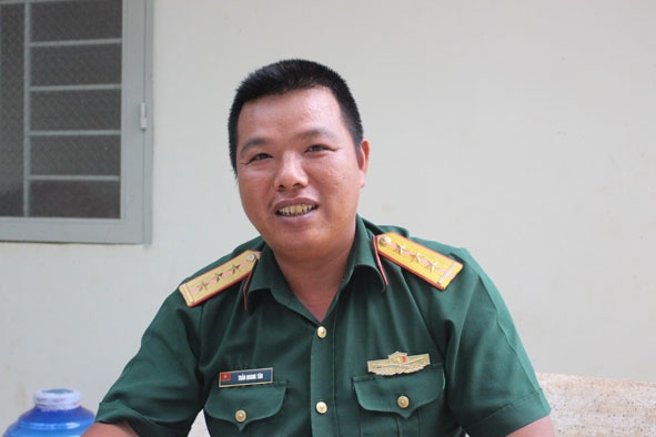 Thượng úy QNCN Trần Quang Tân.   