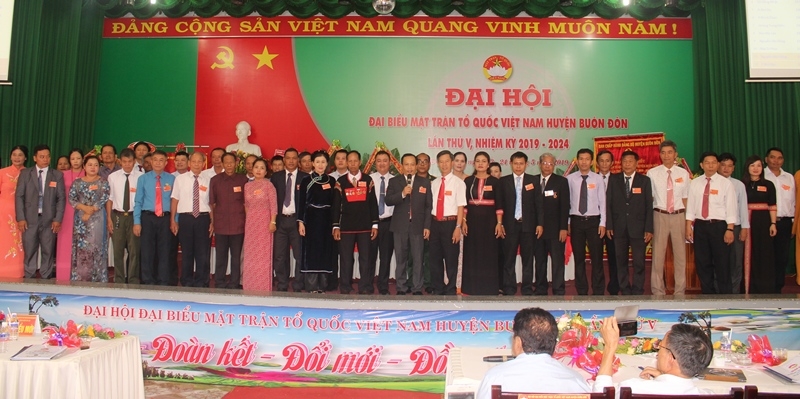 Ủy ban MTTQ Việt Nam huyện Buôn Đôn khóa V, nhiệm kỳ 2019-2024 ra mắt đại hội.