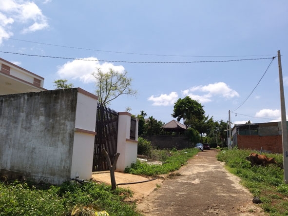 Một khu dân cư phát triển ngoài quy hoạch ở khu vực xã Cư Êbur, TP. Buôn Ma Thuột. 