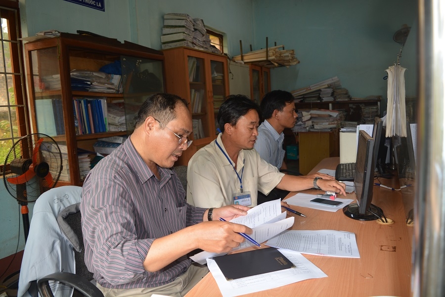 Đoàn kiểm tra cải cách hành chính của tỉnh kiểm tra việc giải quyết thủ tục hành chính tại UBND xã Ea H'leo