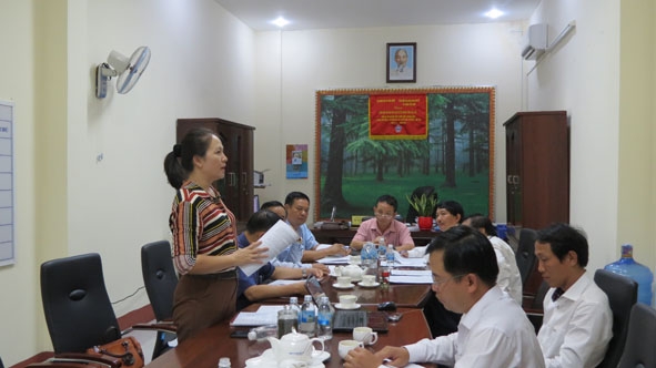 Bà Lê Thị Kim Oanh, Phó Giám đốc Sở Khoa học – Công nghệ phản biện về việc sáp nhập Trường Cao đẳng Sư phạm Đắk Lắk và Trường Trung cấp Mần non Đắk Lắk.