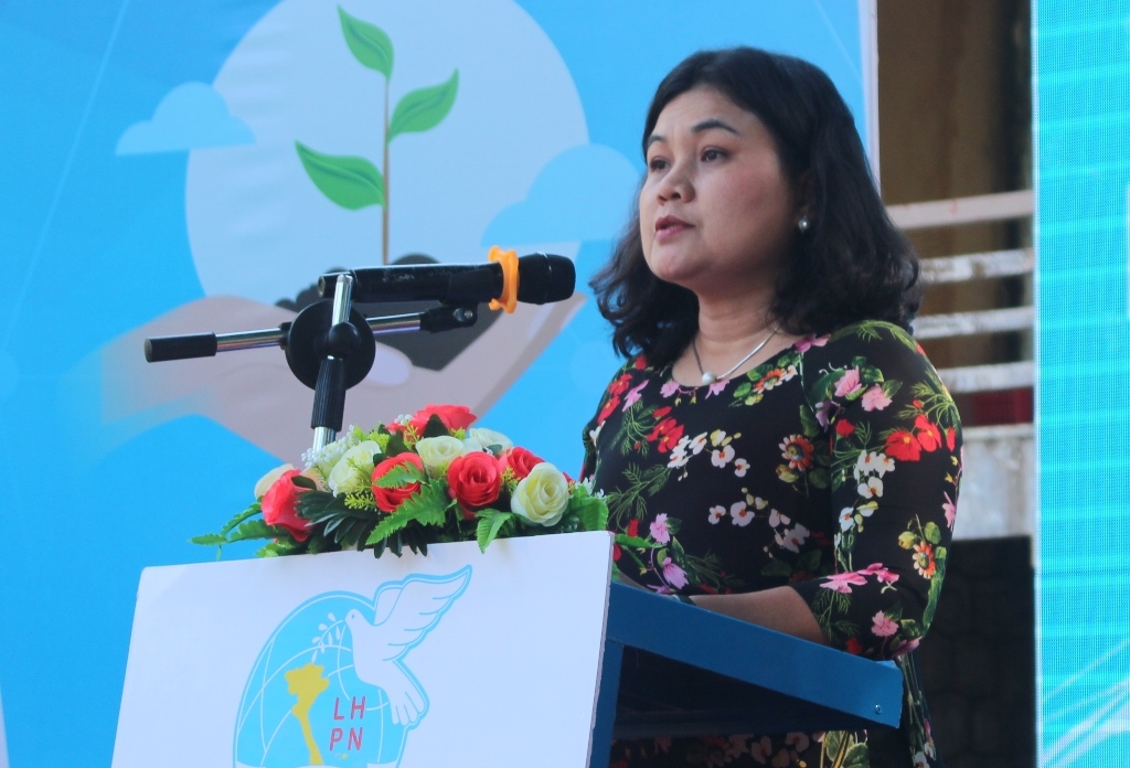 Phó Chủ tịch UBND tỉnh H'Yim Kđoh phát biểu tại ngày hội