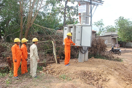 Cải tạo lưới điện trên địa bàn huyện Ea Súp. (Ảnh minh họa)
