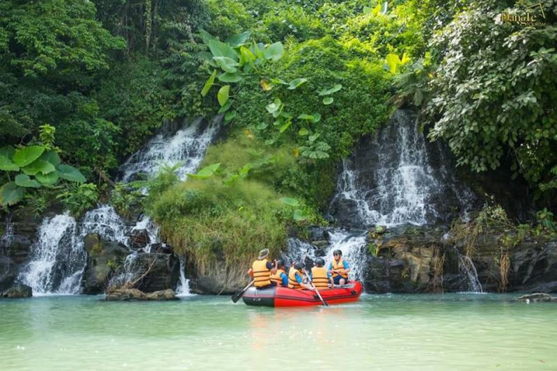 Thác Dray Nur thu hút đông đảo du khách với sản phẩm du lịch mạo hiểm