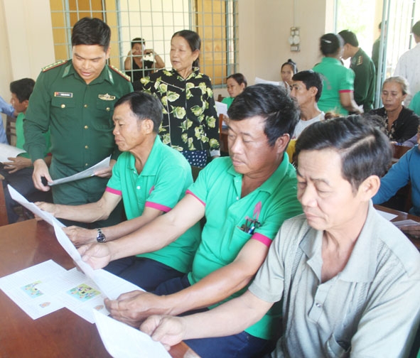 Bộ đội Biên phòng tỉnh tổ chức tuyên truyền phổ biến giáo dục pháp luật cho nhân dân khu vực biên giới. 